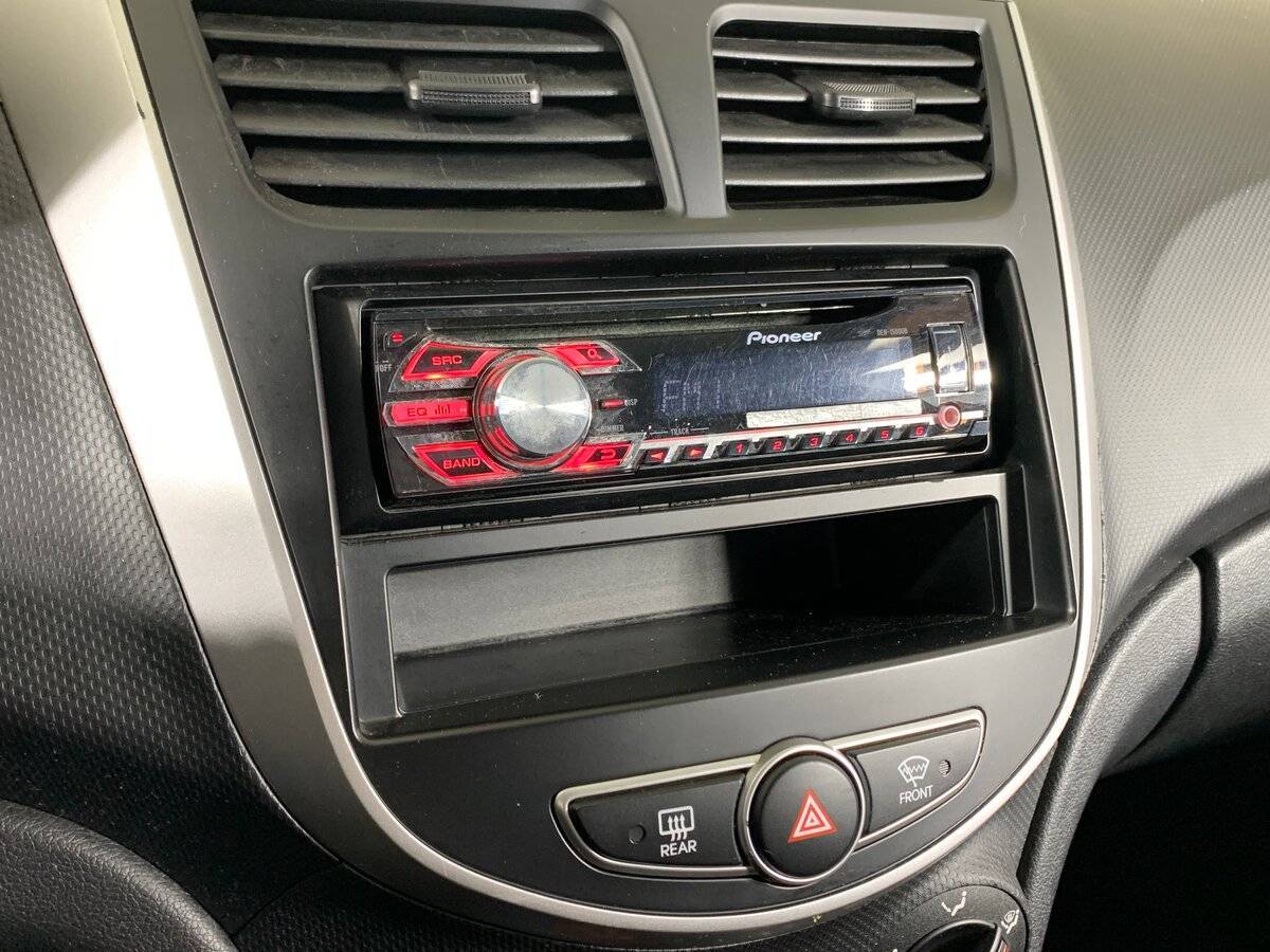 Купить Hyundai Solaris с пробегом. Фото: #14