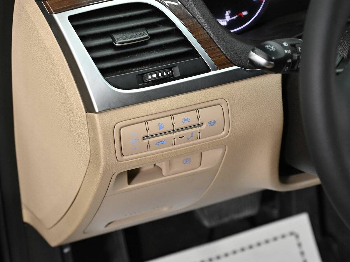 Купить Hyundai Genesis с пробегом. Фото: #8