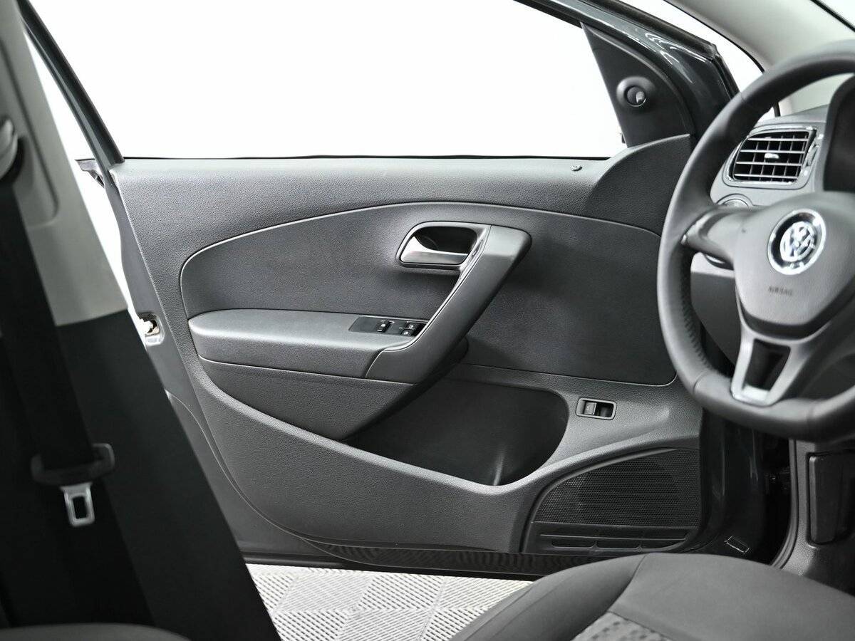Купить Volkswagen Polo с пробегом. Фото: #6