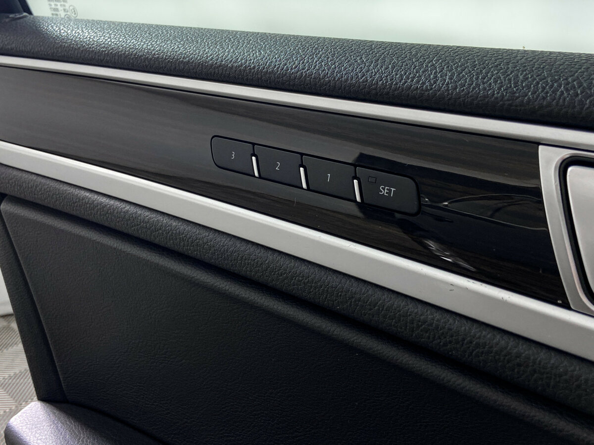 Купить Volkswagen Touareg с пробегом. Фото: #16