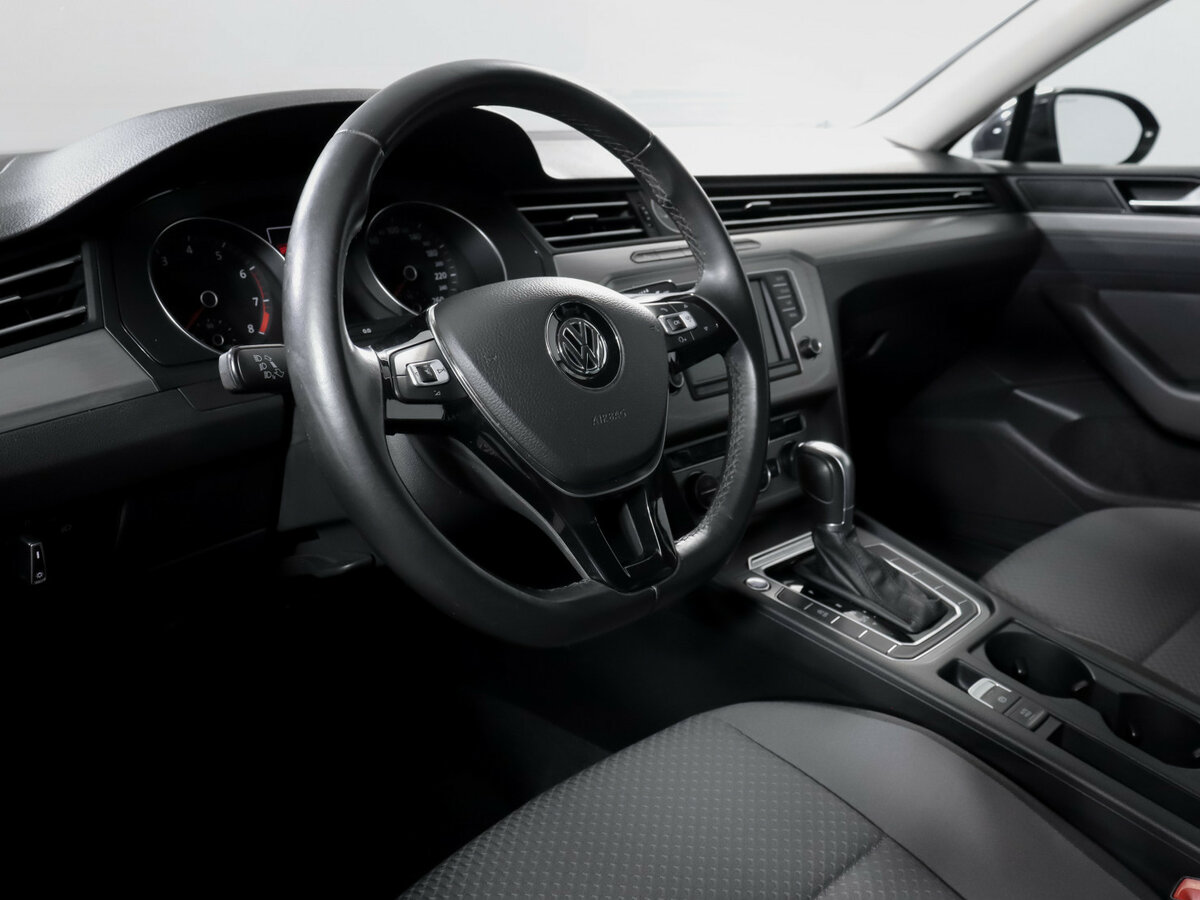 Купить Volkswagen Passat с пробегом. Фото: #11