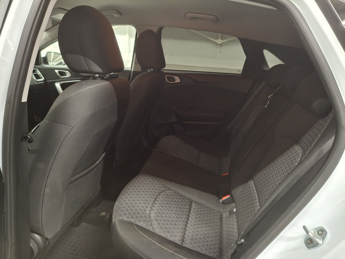 Купить Kia Ceed с пробегом. Фото: #11