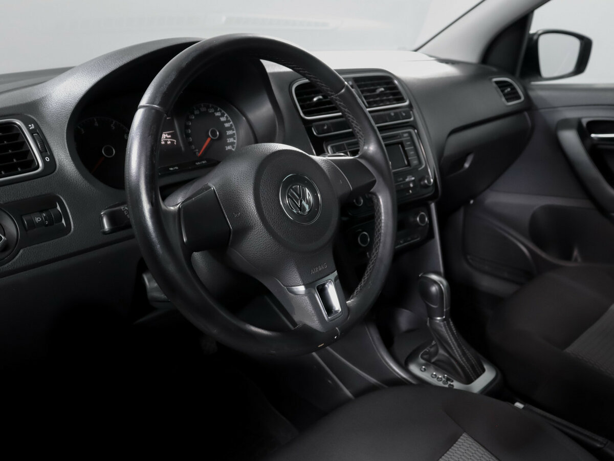 Купить Volkswagen Polo с пробегом. Фото: #10