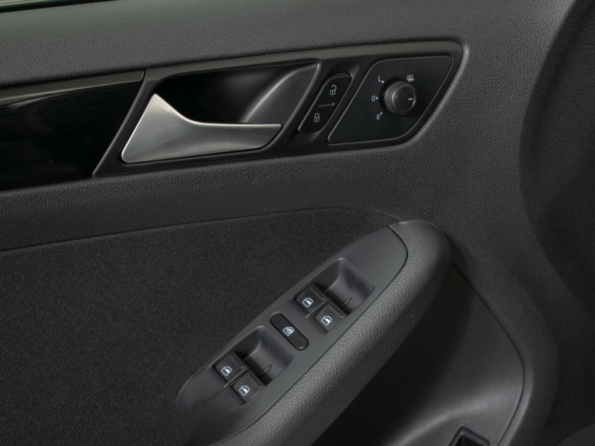 Купить Volkswagen Jetta с пробегом. Фото: #13