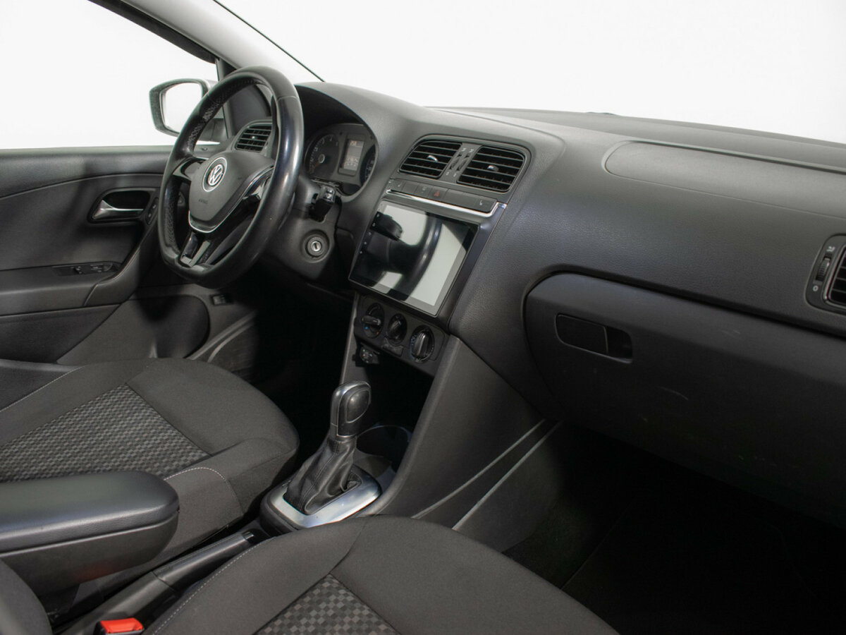 Купить Volkswagen Polo с пробегом. Фото: #8