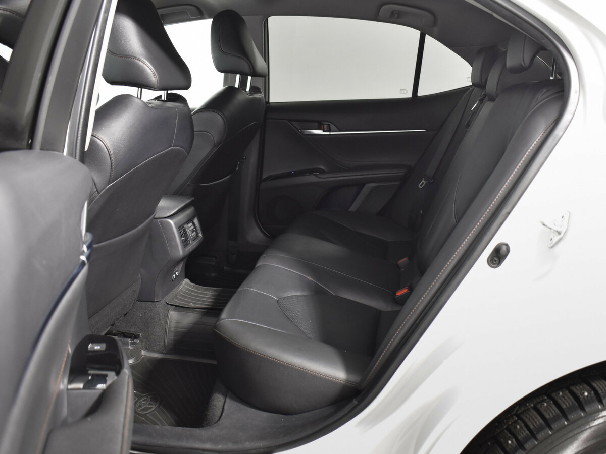 Купить Toyota Camry с пробегом. Фото: #9